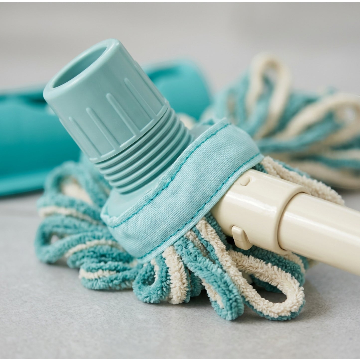 Kmxwp Twistloop Microfiber String Mop 53 in Teal Cream - Detail view